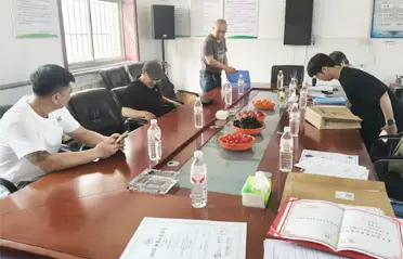 동유감자공업 고객분들이 고구마 당면과 고구마 전분을 점검하기 위해 공장을 방문하셨습니다.